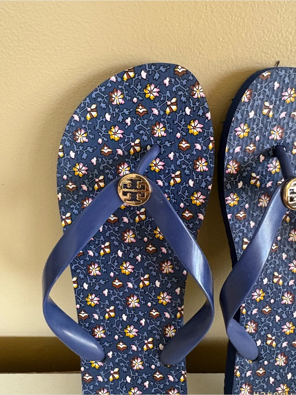 Tory Burch Fresh Blueberry Wild Pansy Flip Flops Size 10